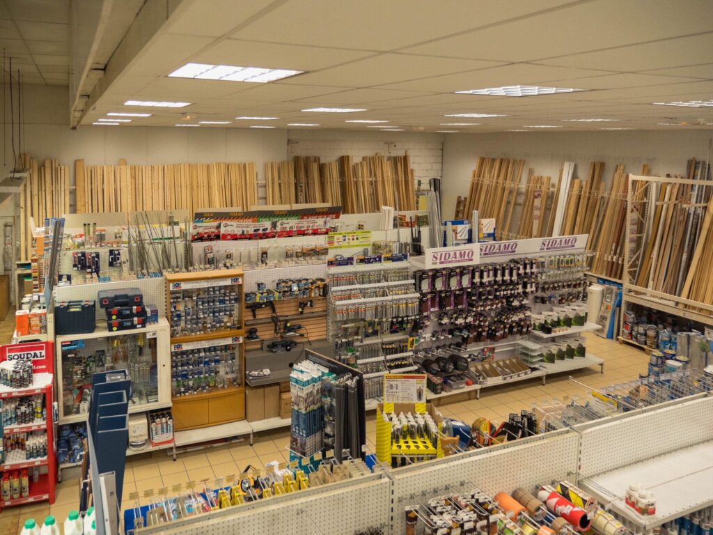 Rayon bricolage du magasin Verdié